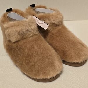 Victoria's Secret Faux Fur Slippers in Toasted Sugar M (7-8)
